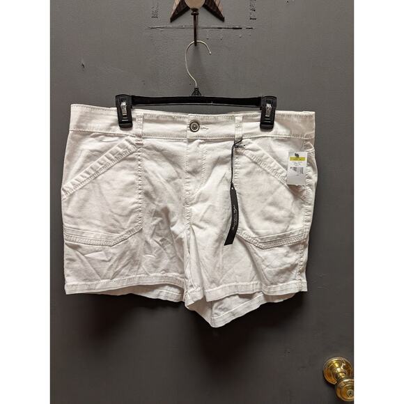 Supplies by Unionbay Twill Delaney MISSES Teen Shorts Size 14 Juniors White - Picture 2 of 7